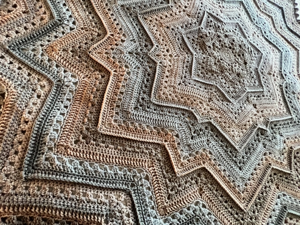6-Day Ridgy Didge Supernova with Lion Brand Mandala Bonus Bundle Yarn (Chewy)