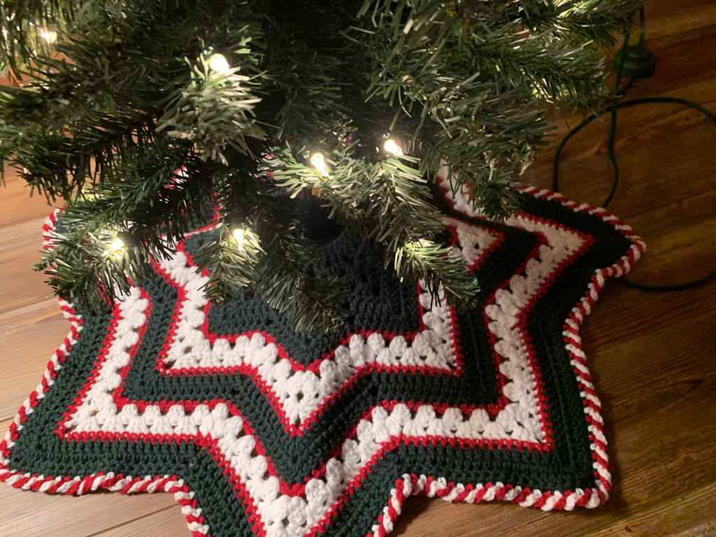 6-Day Star Holiday Tree Skirt