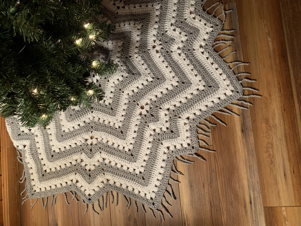 6-Day Supernova Holiday Tree Skirt